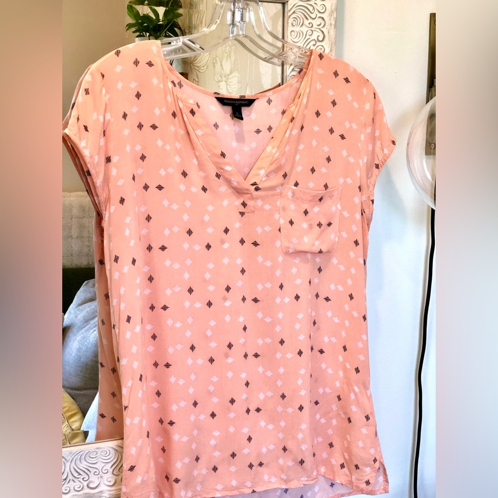Banana Republic: Short Sleeve Diamond Design Top - S
